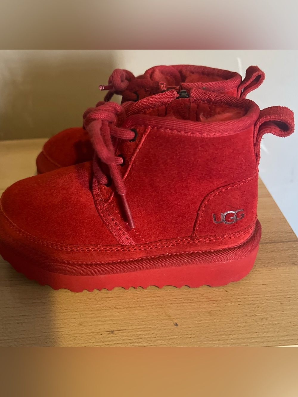 Toddler Ugg neumal size 8T Red boots very good condition like new